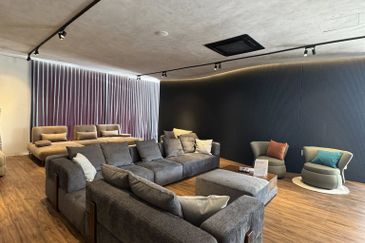 Jalan Universiti (Jalan Prof Diraja Ungku Aziz)