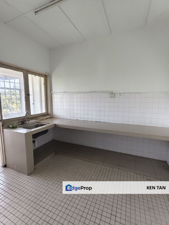 Kinrara Court Apartment Puchong Top Floor Renovated Non Bumi Lot for Sale , Selangor, Bandar Kinrara Puchong