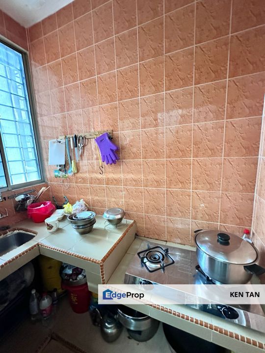 Pangsapuri Putra Impian Walk Out Apartment for Sale, Selangor, Seri Kembangan
