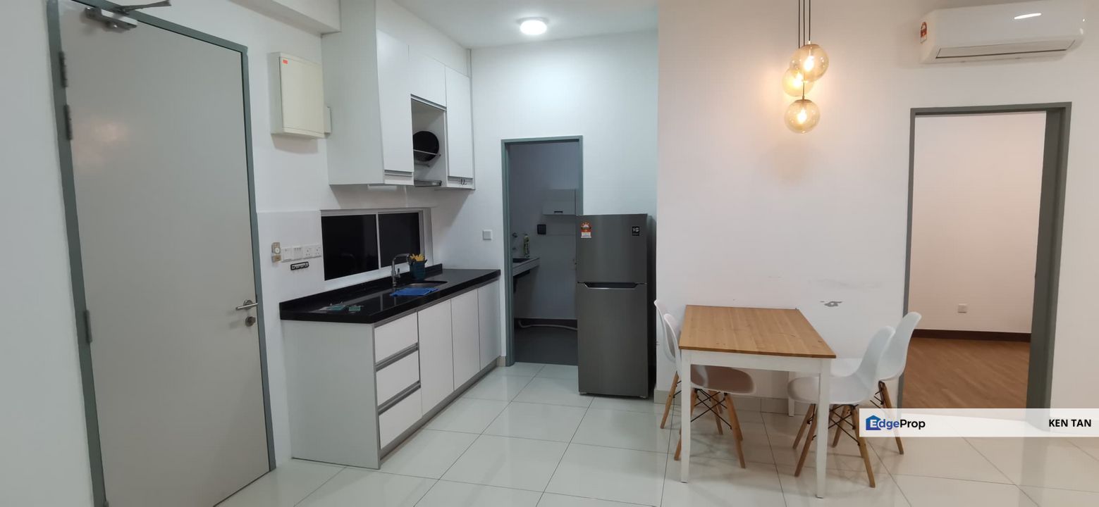 Pinnacle Sri Petaling Corner Unit Partly Furnished for Sale, Kuala Lumpur, Bandar Baru Sri Petaling