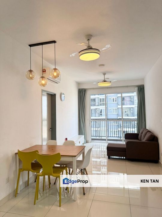 Pinnacle Sri Petaling Corner Unit Partly Furnished for Sale, Kuala Lumpur, Bandar Baru Sri Petaling