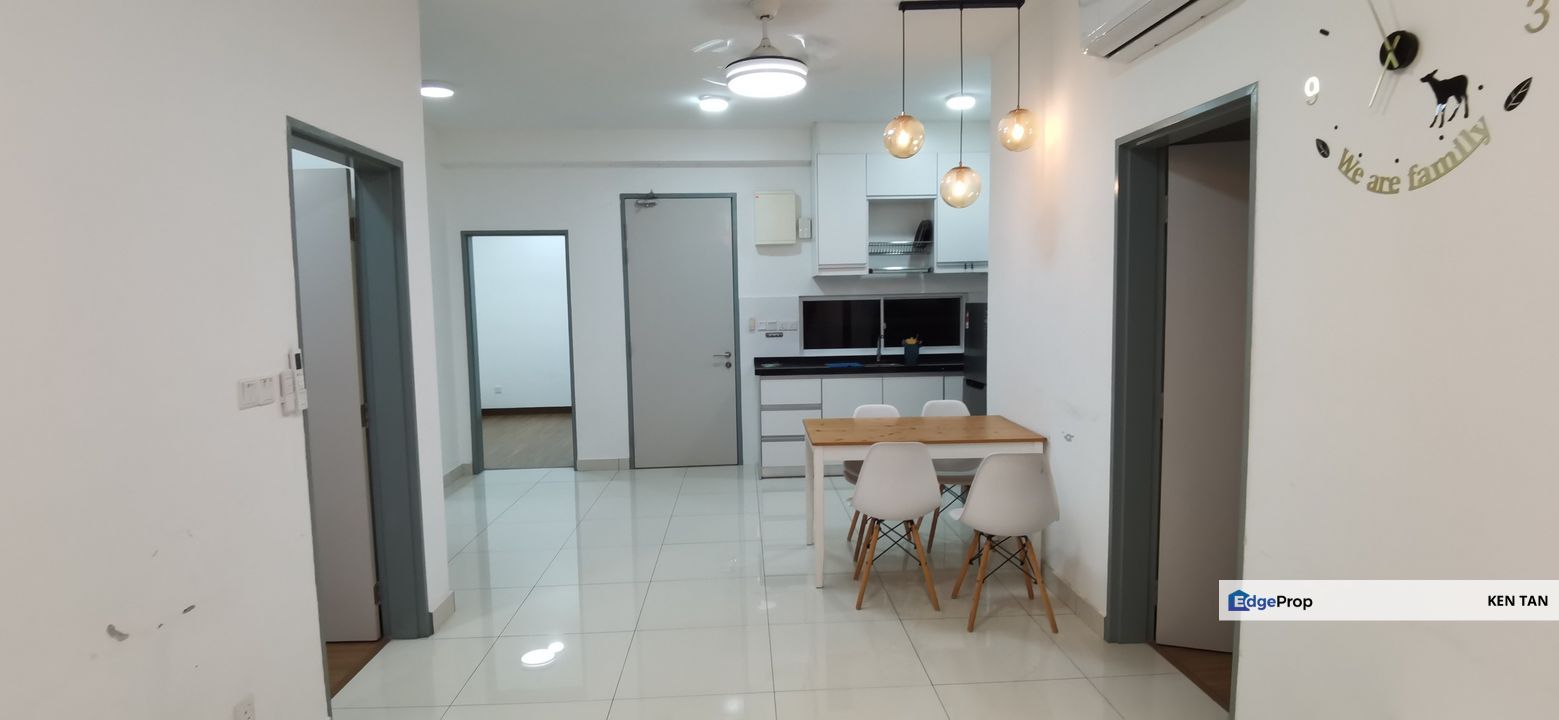 Pinnacle Sri Petaling Corner Unit Partly Furnished for Sale, Kuala Lumpur, Bandar Baru Sri Petaling