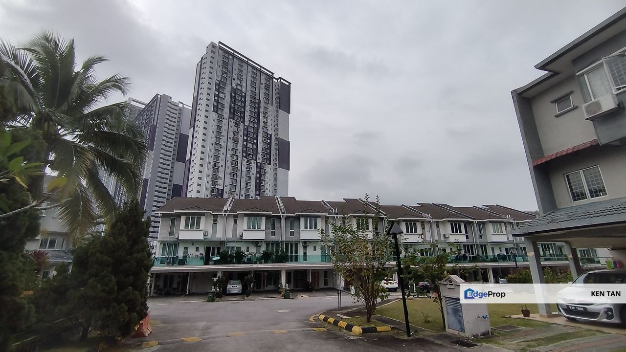 Bukit OUG townhouse lower unit Partly Furnished for rent, Kuala Lumpur, Bukit Jalil