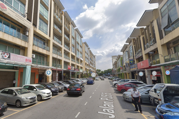 3 Storey PJS Shoplot Taman Medan PJ for Sale