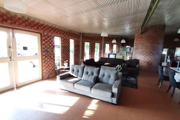 THE OCEAN RESIDENCE RESORT AND HOTEL