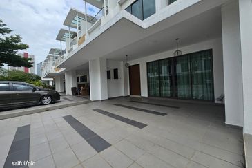 Lake Point Residence