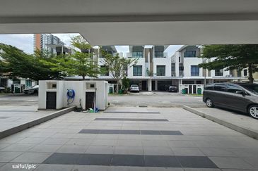 Lake Point Residence