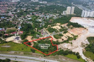 Land Tepi Main Road & International School 