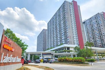 PR1MA Lakefront Homes