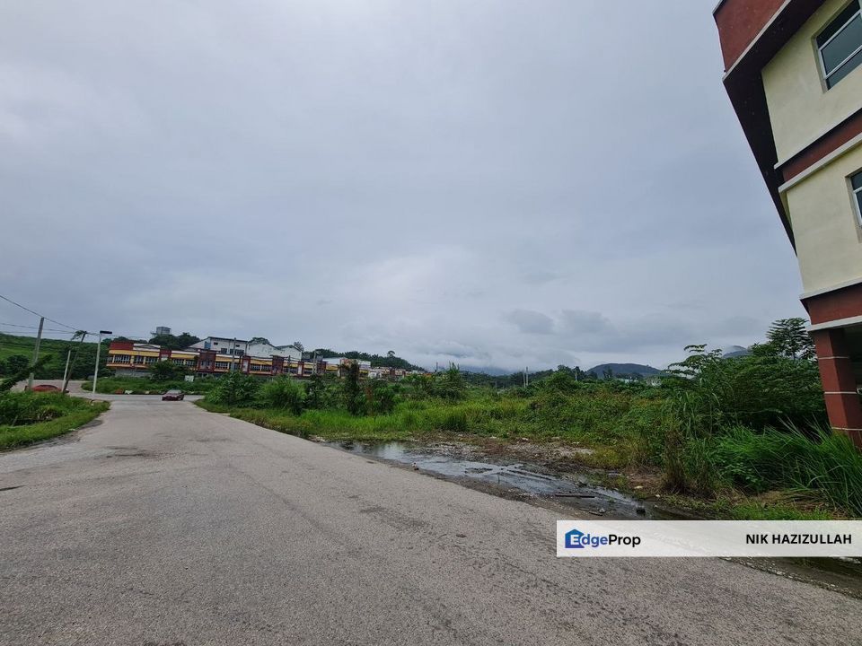 Tanah Lot Kediaman dan 10 Pintu Rumah Kedai, Kelantan, Gua Musang