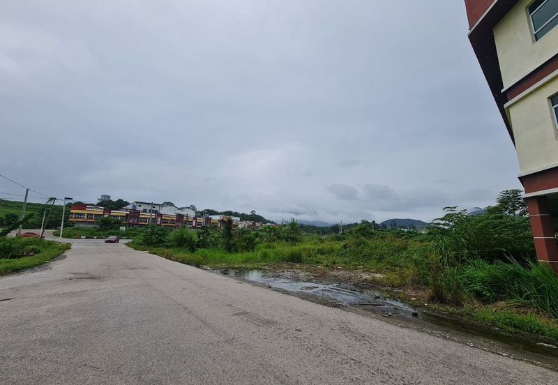 Tanah Lot Kediaman dan 10 Pintu Rumah Kedai