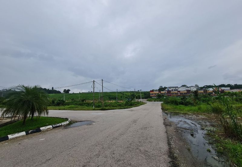 Tanah Lot Kediaman dan 10 Pintu Rumah Kedai