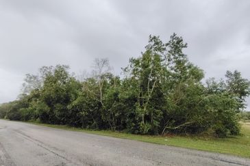 Tanah Tepi Jalan Utama Zoning Perumahan