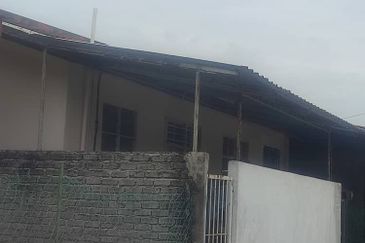 SINGLE STOREY TERRACE - TAMAN SRI IMPIAN, KLUANG (BUMILOT) FOR SALE