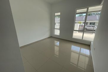 (RM1.5k Monthly Installment) New Single Sty 20x70 4Room Mantin