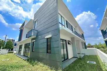 (Rm2.3k Ansuran Sahaja) Rumah Baru 22x70 Landed 2200sq Putrajaya