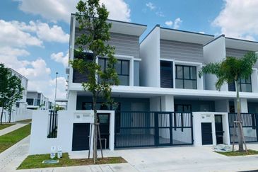 Jalan Warisan Megah 1/1