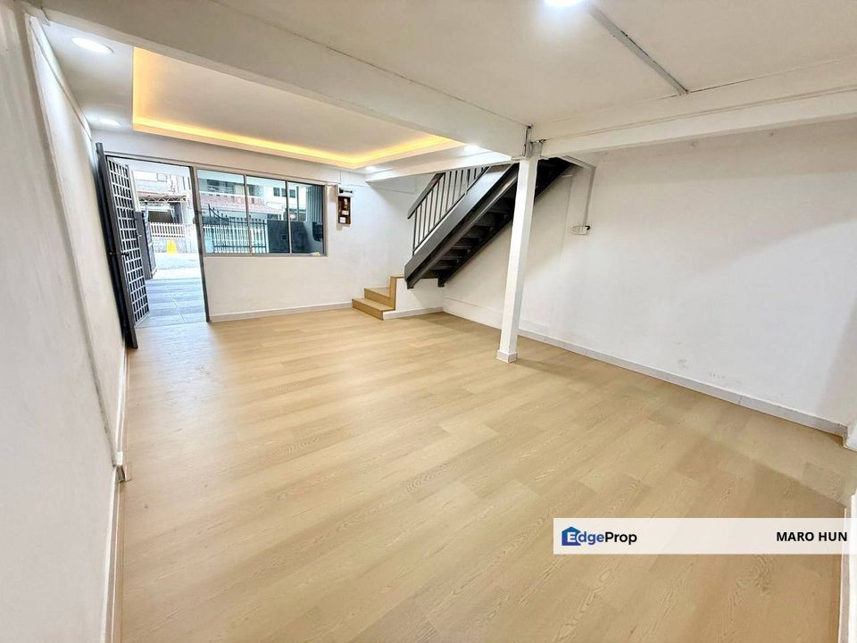 Batu Pahat ,Taman Soga ,Rumah Kos Rendah 2 Tingkat Untuk Dijual , Johor, Batu Pahat