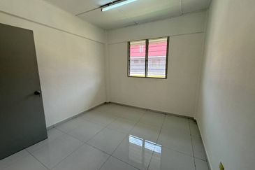Flat Taman Plentong Utama