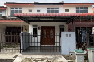 Taman Saujana Jementah Segamat House For Sale, Rumah 2 Tingkat Kos Rendah Sederhana Dijual, Renovated Fully Extend