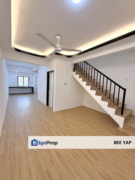 Batu Pahat Taman Sri Mulia Parit Kangkong, Double Storey Medium Low Cost House For Sale, Rumah Kos Sederhana Dijual  峇株巴辖白沙浮中价排楼出售, Johor, Batu Pahat