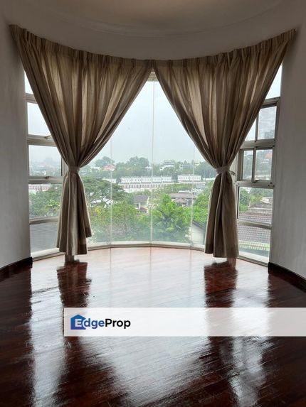 Spacious condo in a low density  building of only 17 units , Kuala Lumpur, Damansara