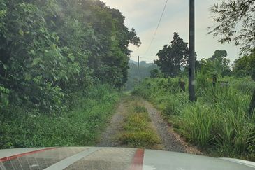 Tanah 5 ekar Berstatus Bangunan, Kampung Jenderam Hulu, Dengkil, Sepang, Selangor Untuk diJual.