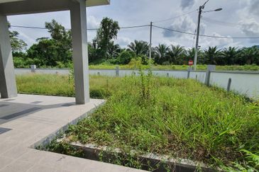 Rumah Teres Setingkat Gated & Guarded di Taman Pusing Delima, Pusing Perak for Sale