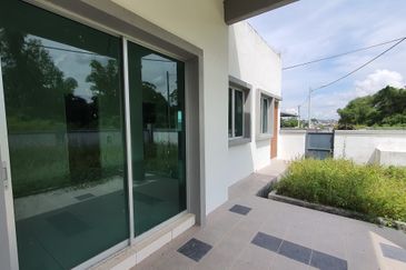 Rumah Teres Setingkat Gated & Guarded di Taman Pusing Delima, Pusing Perak for Sale