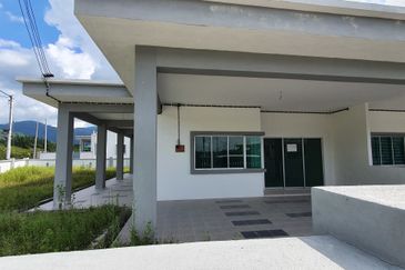 Rumah Teres Setingkat Gated & Guarded di Taman Pusing Delima, Pusing Perak for Sale