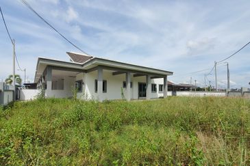 Rumah Teres Setingkat Gated & Guarded di Taman Pusing Delima, Pusing Perak for Sale