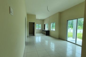 Rumah Teres Setingkat Gated & Guarded di Taman Pusing Delima, Pusing Perak for Sale