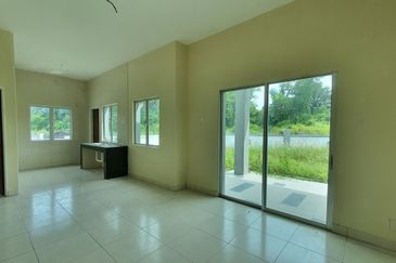 Rumah Teres Setingkat Gated & Guarded di Taman Pusing Delima, Pusing Perak for Sale