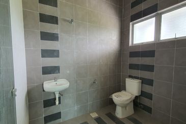 Rumah Teres Setingkat Gated & Guarded di Taman Pusing Delima, Pusing Perak for Sale