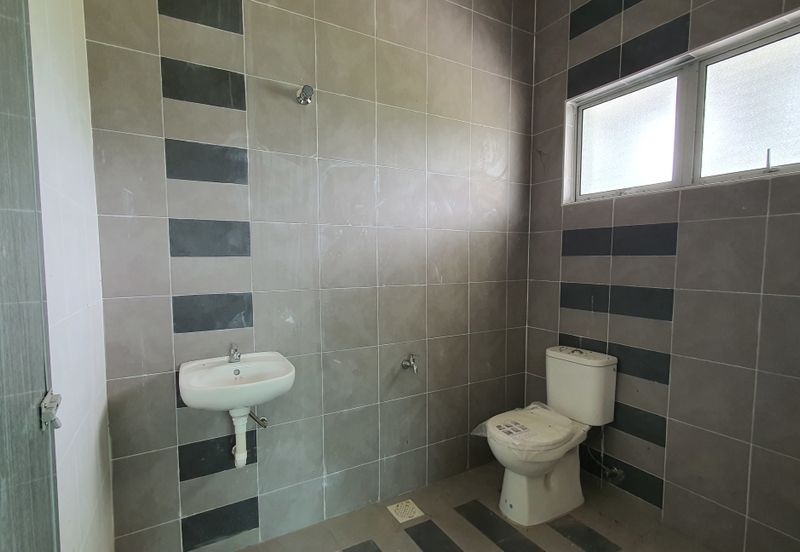 Rumah Teres Setingkat Gated & Guarded di Taman Pusing Delima, Pusing Perak for Sale