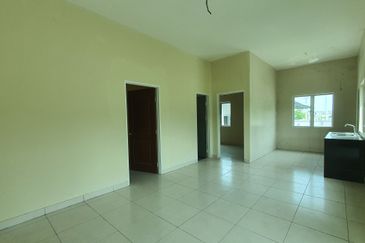 Rumah Teres Setingkat Gated & Guarded di Taman Pusing Delima, Pusing Perak for Sale