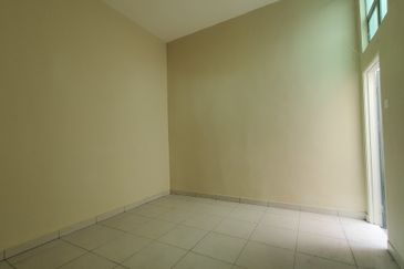 Rumah Teres Setingkat Gated & Guarded di Taman Pusing Delima, Pusing Perak for Sale