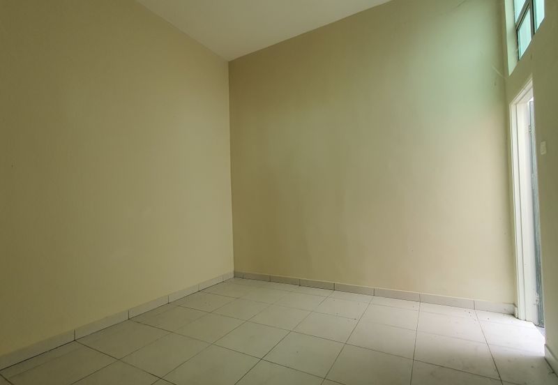 Rumah Teres Setingkat Gated & Guarded di Taman Pusing Delima, Pusing Perak for Sale