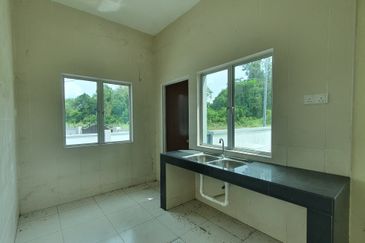 Rumah Teres Setingkat Gated & Guarded di Taman Pusing Delima, Pusing Perak for Sale