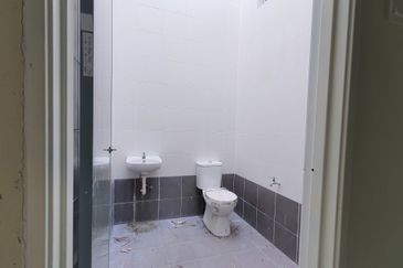 Rumah Teres Setingkat Gated & Guarded di Taman Pusing Delima, Pusing Perak for Sale