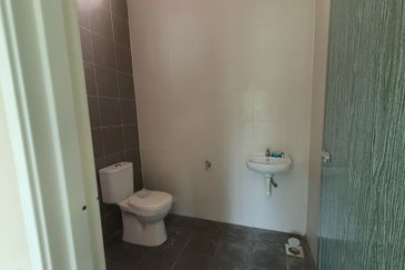 Rumah Teres Setingkat Gated & Guarded di Taman Pusing Delima, Pusing Perak for Sale