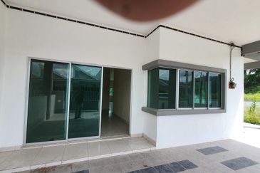 Rumah Teres Setingkat Gated & Guarded di Taman Pusing Delima, Pusing Perak for Sale