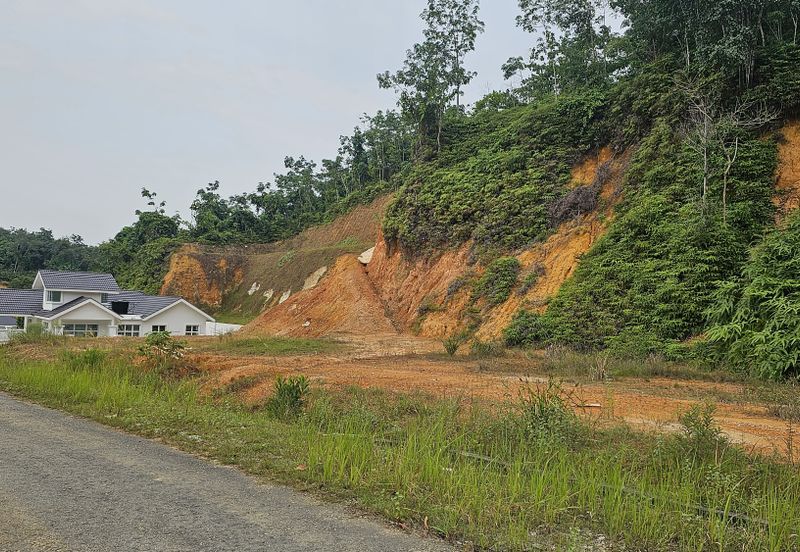 Kampung Tengah, Limau Manis