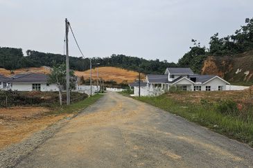 Kampung Tengah, Limau Manis