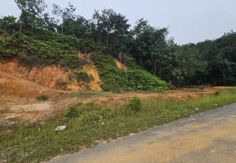 Kampung Tengah, Limau Manis