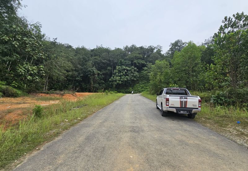 Kampung Tengah, Limau Manis