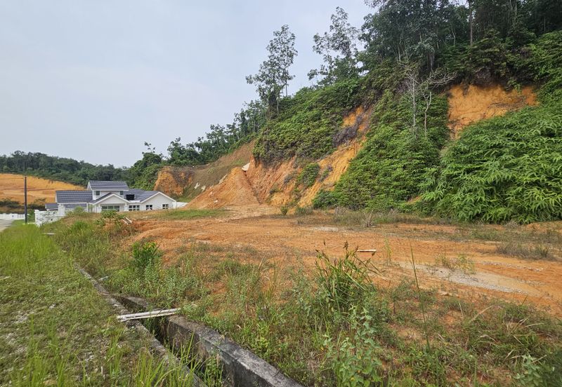 Kampung Tengah, Limau Manis