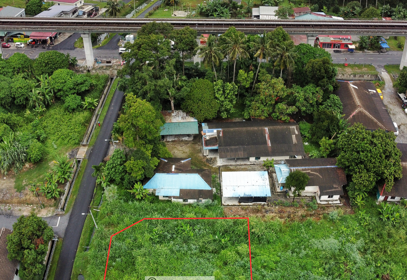 Tanah Korner Lot Banglo di Kampung Sri Aman Luar, Puchong untuk di Jual