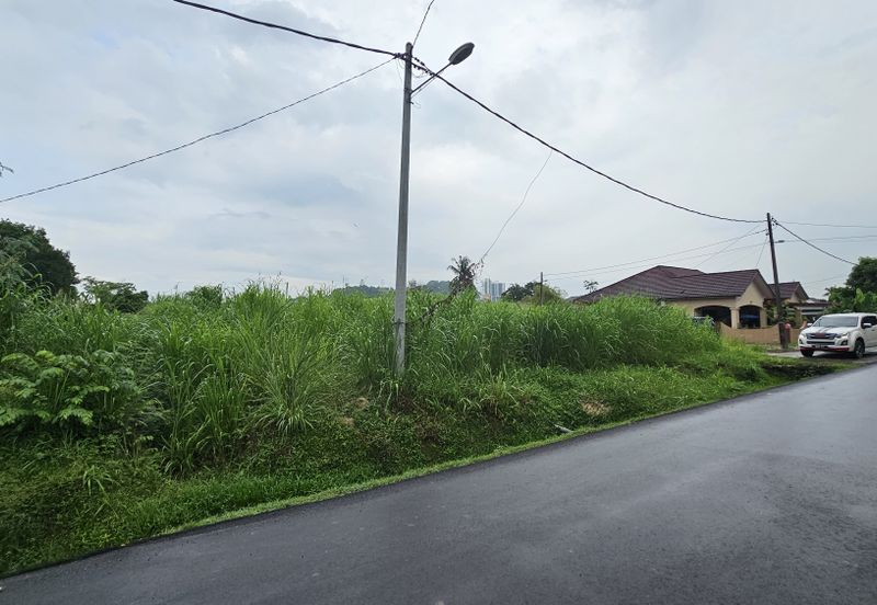 Tanah Korner Lot Banglo di Kampung Sri Aman Luar, Puchong untuk di Jual