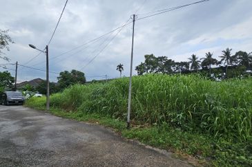 Tanah Korner Lot Banglo di Kampung Sri Aman Luar, Puchong untuk di Jual